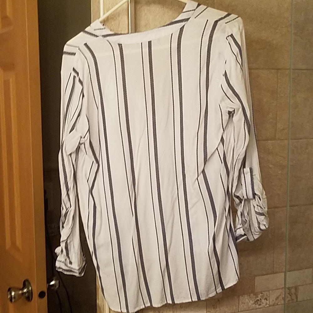 High Low Button Down - Picture 3 of 4
